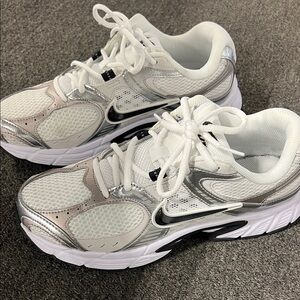 Nike Women's White and Silver Athletic Sneakers